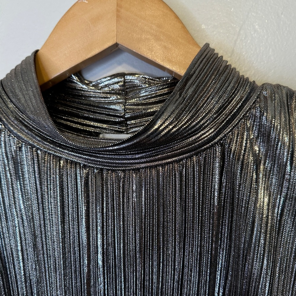 Andrea Javine Luxe Metallic Accordeon Fabric Mock Neck Sleeveless Blouse Tank - Picture 8 of 15
